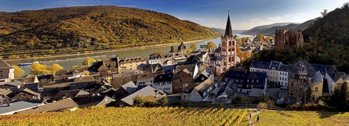 Autumn view of Bacharach on the Rhine with St. Peter's Church, UNESCO World Heritage Upper Middle