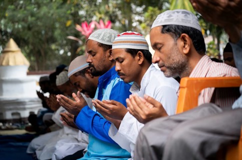 Muslims perform the Friday prayers at a Mosque in the holy month of Ramadan, on 21 March 2025 in