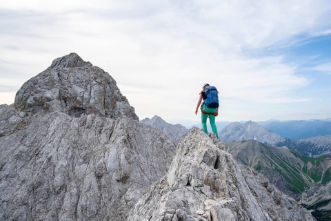 Mountaineer on the Jubiläumsgrat between Zugspitze and Alpspitze, high mountains, Wetterstein
