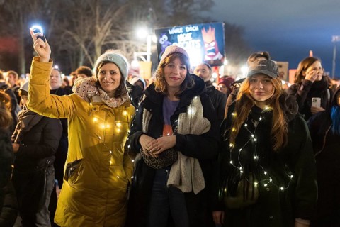 Participants with fairy lights at the demonstration under the motto Sea of Lights against the shift