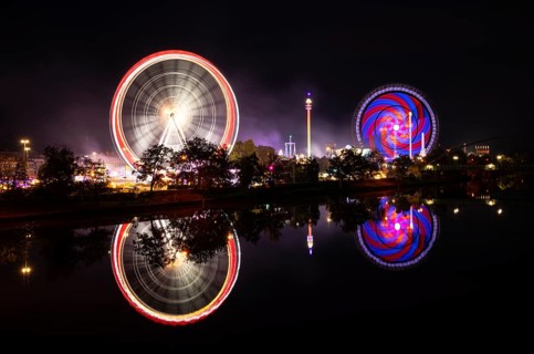 Night shot, overview, reflection in the river Neckar, Ferris wheel, Europa Rad, Gladiator, rides,