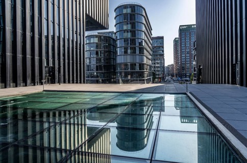 Düsseldorf Media Harbour, on the left the tower of the Hyatt Regency Hotel, office building,