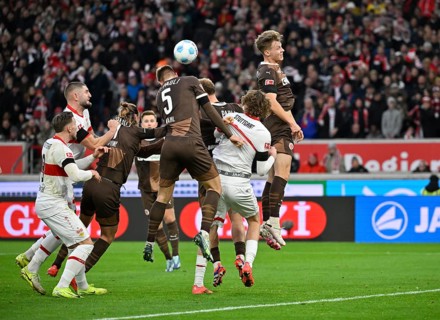 Penalty area scene, goal area scene header duel duel action Hauke Wahl FC St. Pauli (05) Nick