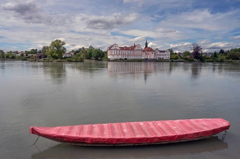 View of Neuhaus Castle seen from Schärding, in front the river Inn, Lower Austria, Austria, Europe