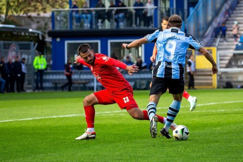 Football 3rd division, season 2024/25, matchday 8: Waldhof Mannheim vs Rot-Weiß Essen. On the ball:
