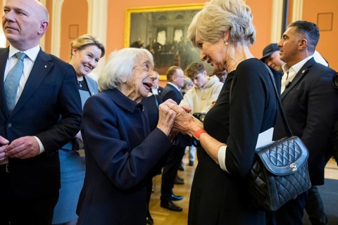 Margot Friedländer (Holocaust survivor) and Friede Springer at the awarding of honorary citizenship