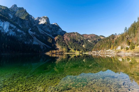 The Vordere Gosausee in autumn with a view of the Gasthof Gosausee. The Gosaukamm on the left, good
