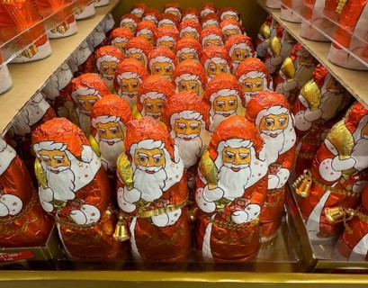 Display in shelf of wholesale of chocolate Father Christmases chocolate Father Christmases Father