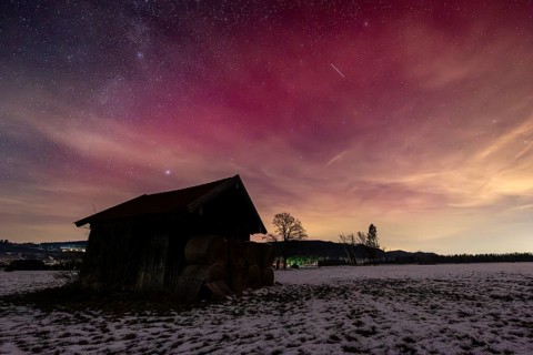 Northern Lights, Aurora borealis, Stable auroral red arc (SAR Arc), violet, pink, red, hut, stars,