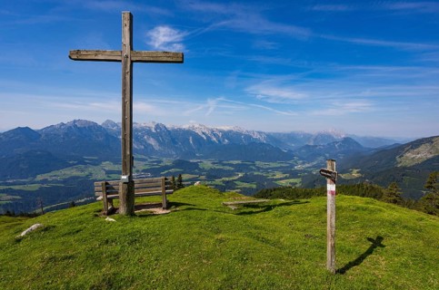 Summit cross on the Taborberg with a view of the Lammertal and Tennengebirge mountains, Osterhorn