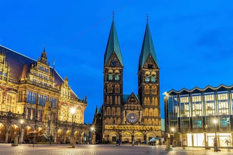 Bremen market square with the town hall, Bremen Cathedral and the House of Parliament on the market