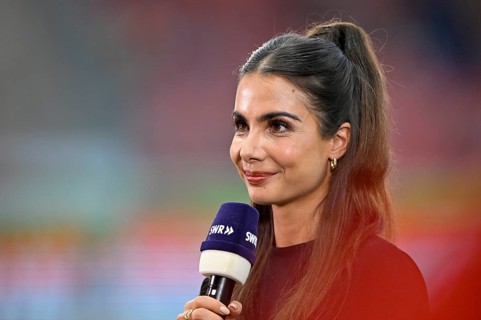 TV presenter Lea Wagner in an interview, microphone, logo, SWR, portrait, smiles, Voith-Arena,