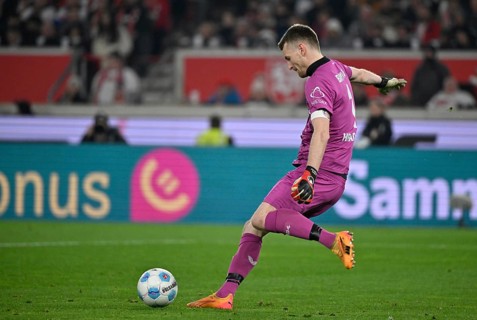 Goalkeeper Lukas Hradecky Bayer 04 Leverkusen (01) Action on the ball MHPArena, MHP Arena