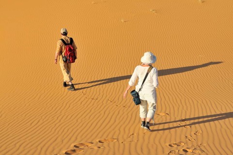 Couple (50-55), desert trekking, Erg Chebbi, Morocco, Africa