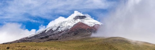 Cotopaxi seen from the high plain, Cotopaxi, Cotopaxi National Park, Latacunga, Ecuador, South