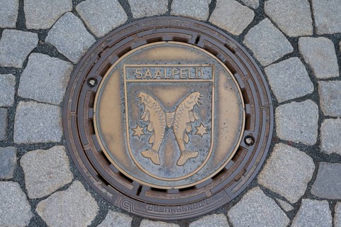 Municipal manhole cover with the coat of arms of Saalfeld, Kulmbach, Upper Franconia, Bavaria,
