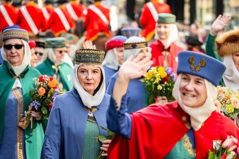 Parade of historically costumed guildsmen, Sechseläuten or Sächsilüüte, Zurich Spring Festival,