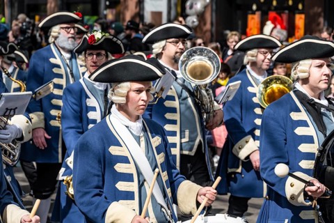 Zunft zur Meisen, parade of historically costumed guild members, Sechseläuten or Sächsilüüte,