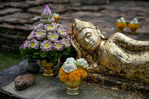 Offerings in front of the reclining Buddha, Wat Lokayasutharam, temple of the reclining Buddha,