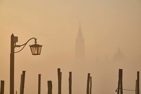 View from 'Colonna di San Marco e San Teodoro' on church 'Giorgio Maggiore' on a foggy morning at
