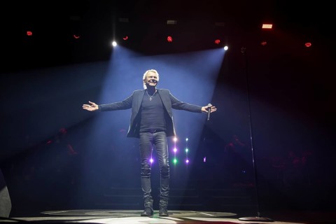 Matthias Reim live on ..und plötzlich bist du Kult! Tour in the Berlin Uber Arena on 29 December