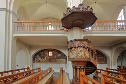 Pulpit and paintings of the Heilig-Geist-Kirche, interior view, wood carving, arts and crafts,