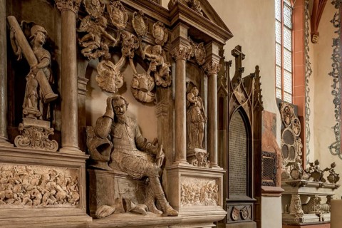 Protestant town church of the late Gothic period, funerary monument, seated figure, grave of Count