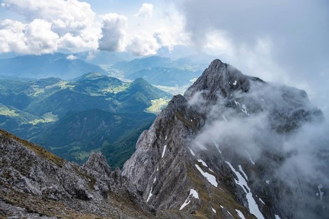 Mountain landscape, low view during the ascent to the Maukspitze, clouds moving around the