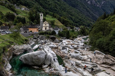 People on rocks on the Verzasca, behind Lavertezzo, Verzasca Valley, Valle Verzasca, Canton Ticino,