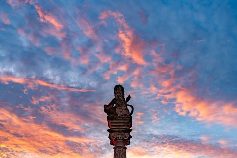 Sunset over the lion of the Löwenbrunnen in Neckarsulm, Baden-Württemberg, Germany, Europe