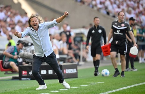 Goal celebration Coach Bo Henriksen 1. FSV Mainz 05 MHPArena, MHP Arena Stuttgart,