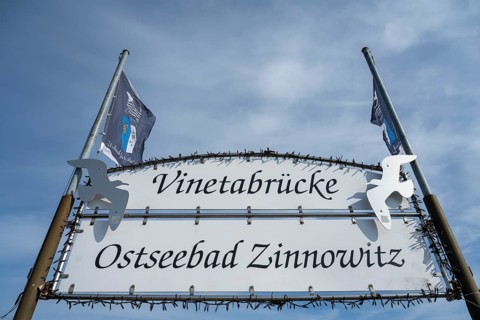 Sign Vinetabrücke and Ostseebad Zinnowitz, pier, Zinnowitz, Usedom Island, Baltic Sea,