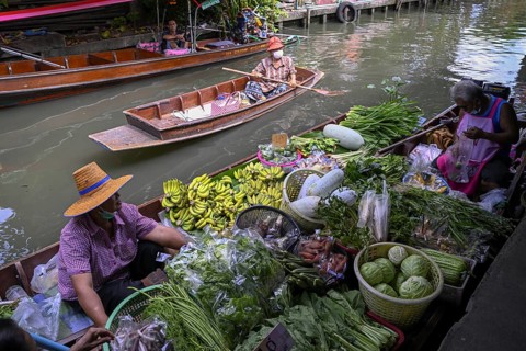 Wat Saphan Floating Market, Wat Saphan, Taling Chan district, Bangkok, Thailand, Asia