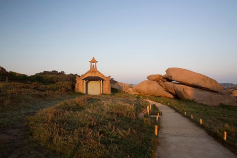 Old house next to Lighthouse Mean Ruz at Ploumanac'h, Côtes d'Armor in the evening light