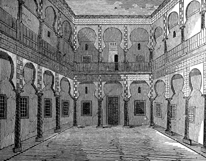 Two-storey house, open courtyard for festivities, gallery on the first floor, windows facing the
