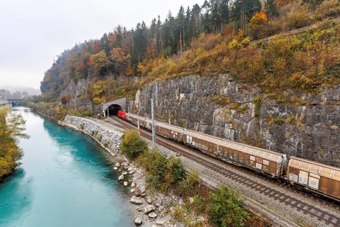 Goods train of the Austrian Federal Railways ÖBB Eisenbahn on the Arlbergbahn in autumn in