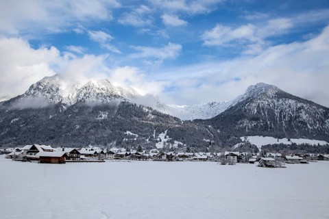 Winter, snowy landscape, view of Oberstdorf, behind Rubihorn, Gaißalphorn and Schattenberg,