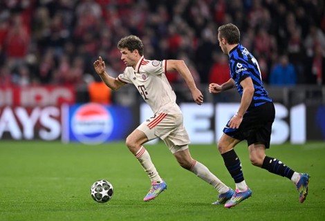 Thomas Müller FC Bayern Munich FCB (25) against Davide Frattesi Inter Milan (16) Champions League,