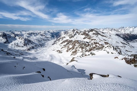 View from the summit of Piz Grialetsch in winter, mountain panorama with Dürrboden valley and view