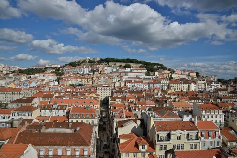 View over the historic Alfama district towards Castelo de Sao Jorge Castle, Lissabon, Portugal,