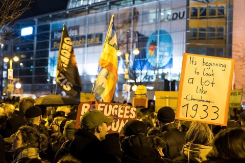 Participants in the demonstration under the slogan Brandmauer statt Brandstifter / Asylrecht