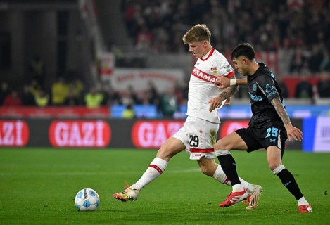 Duel, action Finn Jeltsch VfB Stuttgart (29) against Exequiel Palacios Bayer 04 Leverkusen (25)