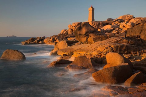 Lighthouse Mean Ruz at Ploumanac'h, Côtes d'Armor in the last evening light