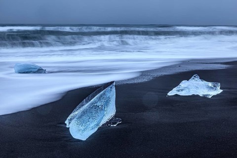 Ice floes, beach, sea, waves, cloudy, Diamond Beach, Breidamerkursandur, Jökulsarlon, Iceland,