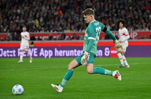 Goalkeeper Alexander Nübel VfB Stuttgart (33) Action on the ball MHPArena, MHP Arena Stuttgart,