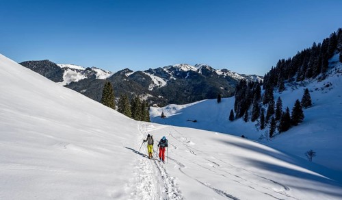 Two ski tourers in a wintry mountain landscape, ascent to Roßkopf, Mangfallgebirge, Bavaria,
