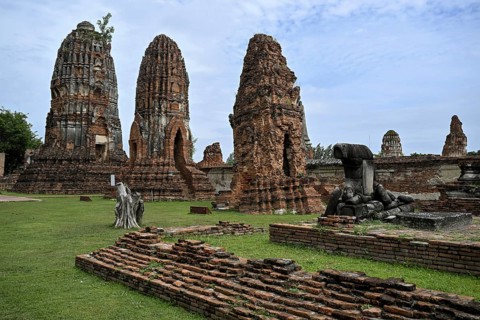 Temple ruins at Wat Mahathat, Temple of the Great and Holy Relic, Ayutthaya, Ayutthaya Province,