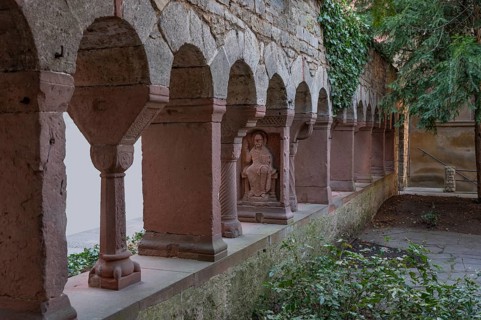 Late Romanesque cloister in the Lusamgärtchen, where Walter von der Vogelweide was buried around