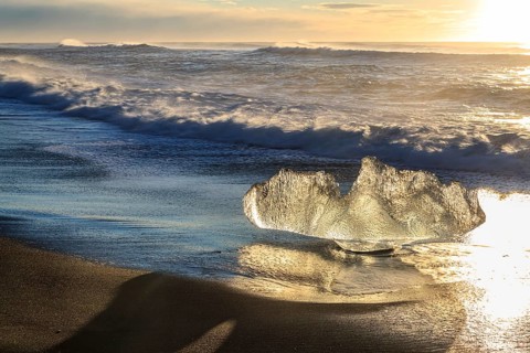 Ice floes on the beach, waves, sunny, morning mood, winter, Diamond Beach, Breidamerkursandur,