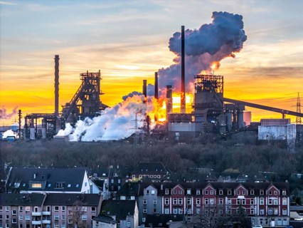 Blast furnaces Schwelgern 1 and 2, residential buildings in Duisburg-Marxloh, extinguishing cloud